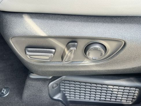 Used 2025 Toyota Sienna XLE FWD image 24