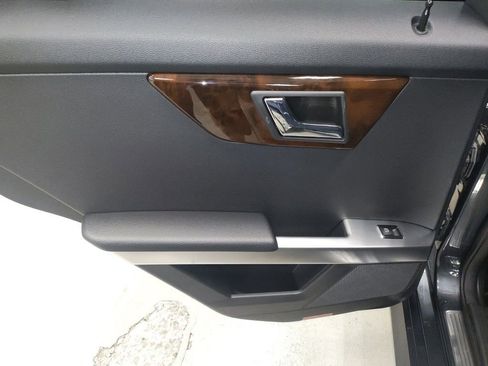 Used 2011 Mercedes-Benz GLK 350 4MATIC image 27