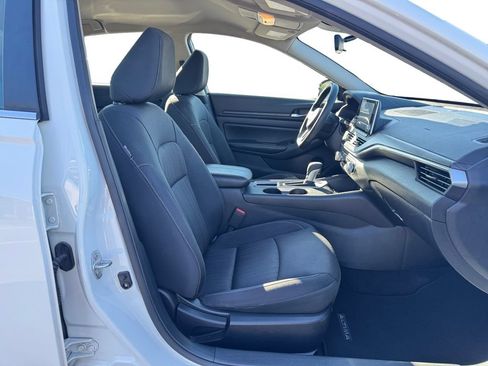 Used 2025 Nissan Altima 2.5 SV FWD image 15
