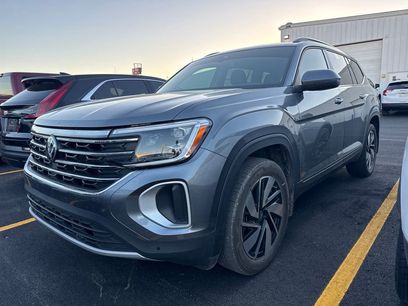 Used 2024 Volkswagen Atlas SE w/ Black Wheel Package