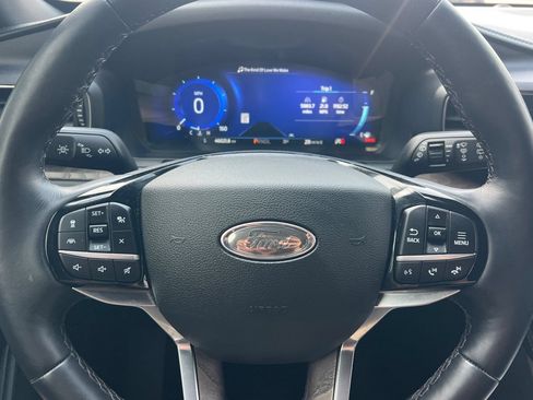 Used 2022 Ford Explorer Platinum w/ Equipment Group 601A AWD/4WD image 26