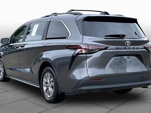 Used 2025 Toyota Sienna LE FWD image 12