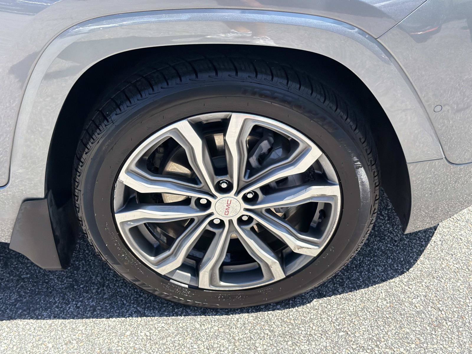 Used 2020 GMC Terrain Denali w/ Denali Premium Package FWD image 14