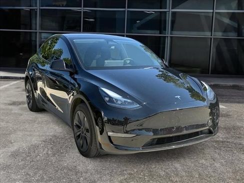 Used 2025 Tesla Model Y Long Range AWD/4WD image 2
