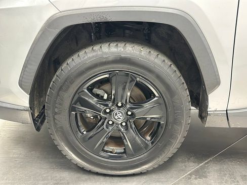 Used 2020 Toyota RAV4 XLE w/ Convenience Package FWD image 24