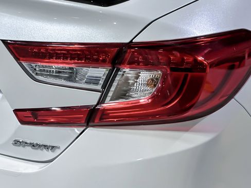 Used 2022 Honda Accord Sport image 12