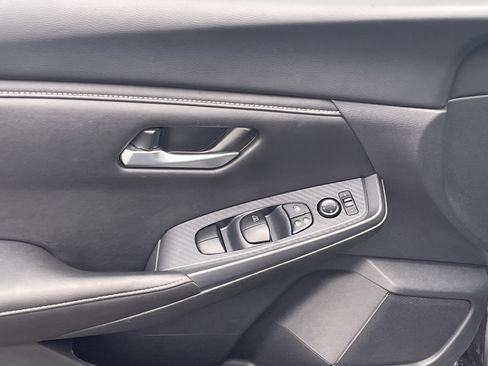 Used 2025 Nissan Sentra SV FWD image 17