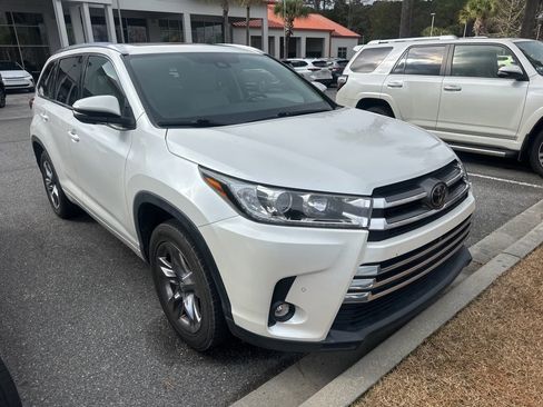 Used 2019 Toyota Highlander Limited Platinum image 2