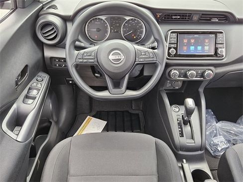 Used 2025 Nissan Kicks Play S image 7