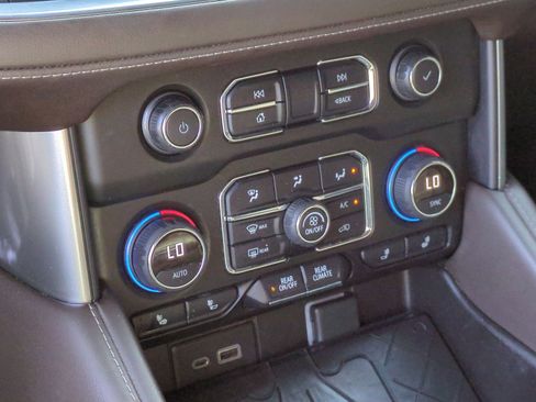 Used 2021 Chevrolet Suburban Z71 w/ Z71 Off-Road Package image 20