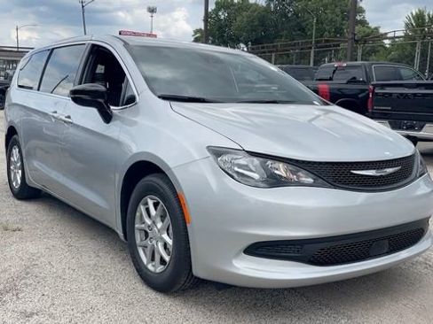 New 2026 Chrysler Voyager LX image 7