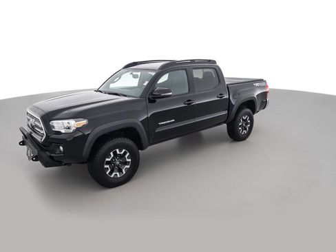 Used 2017 Toyota Tacoma SR5 image 9