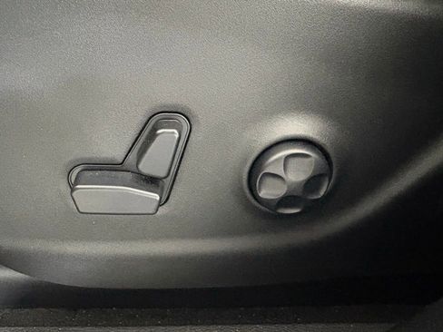 Used 2019 Jeep Cherokee Limited image 11