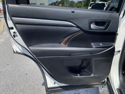 Used 2019 Toyota Highlander Limited Platinum image 37