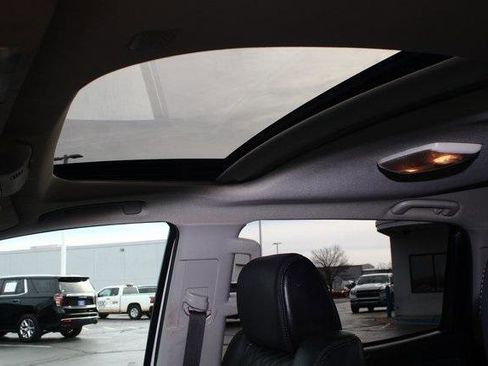 Used 2021 Toyota Tundra Platinum image 4