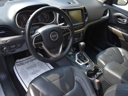Used 2018 Jeep Cherokee Limited AWD/4WD image 11