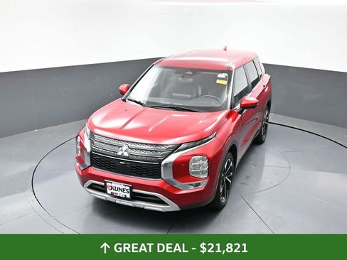 Used 2024 Mitsubishi Outlander SE image 46