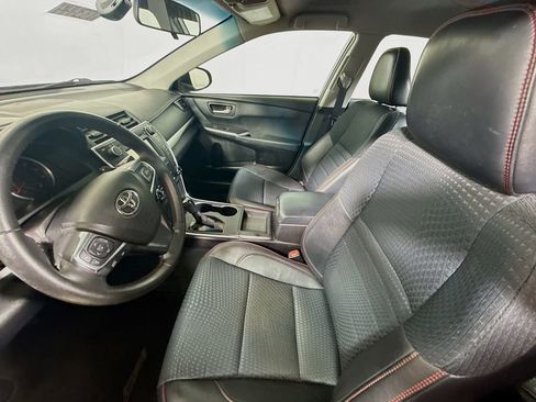 Used 2015 Toyota Camry SE FWD image 19
