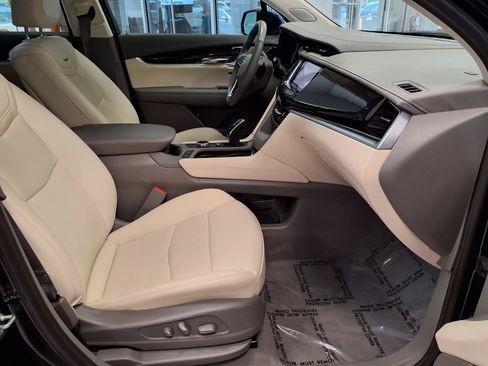 Certified 2025 Cadillac XT6 Premium Luxury FWD image 10
