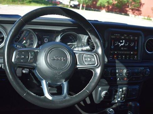 Used 2022 Jeep Wrangler Unlimited Sahara w/ Cold Weather Group AWD/4WD image 23