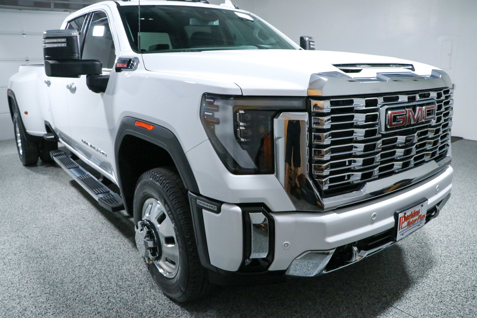 Used 2025 GMC Sierra 3500 Denali AWD/4WD image 5