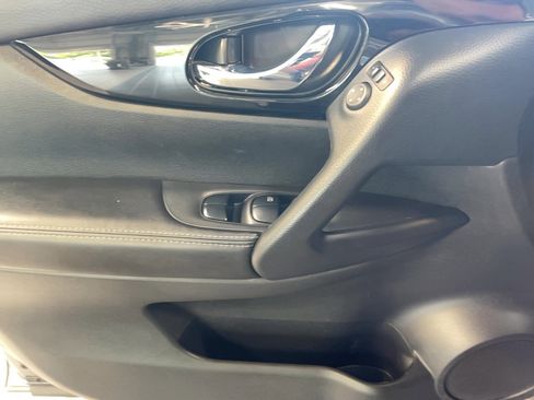 Used 2022 Nissan Rogue Sport SV AWD/4WD image 6
