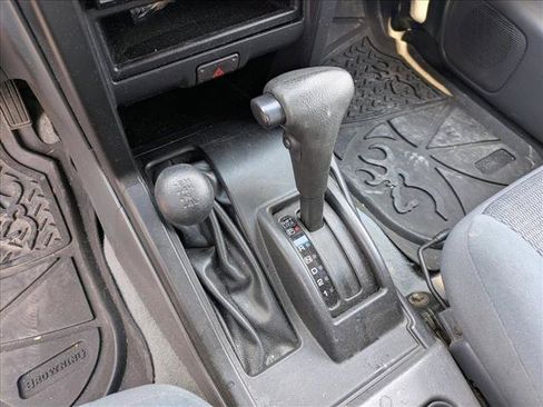 Used 2003 Nissan Frontier SVE AWD/4WD image 12