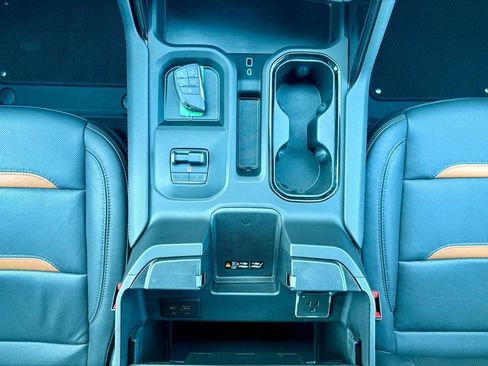 Used 2025 GMC Sierra 2500 AT4 image 15