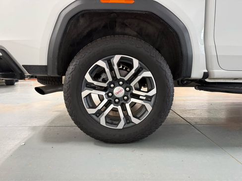 Used 2024 GMC Canyon AT4 w/ Technology Package AWD/4WD image 11