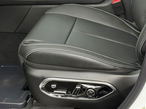 New 2025 Jeep Grand Cherokee Overland w/ Adv Protech Group III image 17