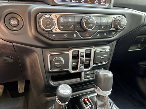 Used 2021 Jeep Wrangler Unlimited Sahara AWD/4WD image 29