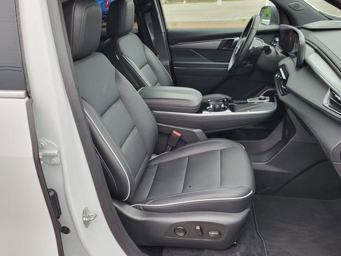 Certified 2025 Buick Enclave Preferred FWD image 10