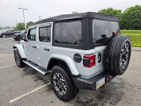 Used 2024 Jeep Wrangler Unlimited Sahara w/ Technology Group AWD/4WD image 13