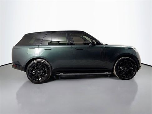 Used 2025 Land Rover Range Rover SE image 4