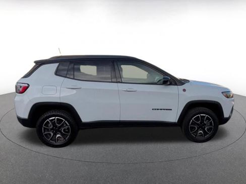 Used 2025 Jeep Compass Trailhawk AWD/4WD image 16