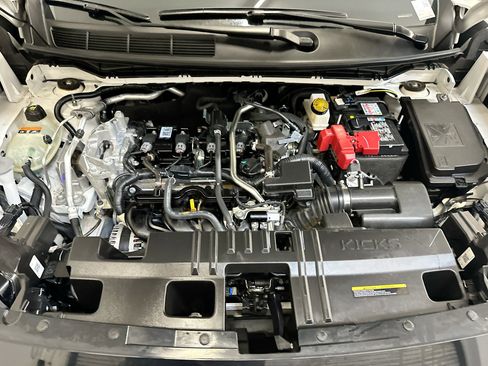 Used 2025 Nissan Kicks SR AWD/4WD image 33