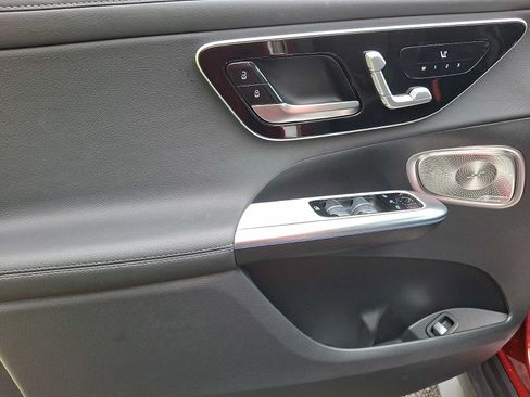 Used 2026 Mercedes-Benz GLC 300 4MATIC image 9