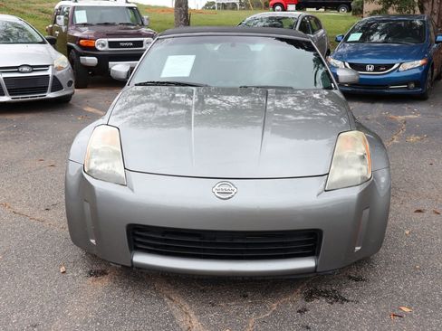 Used 2005 Nissan 350Z Touring image 2