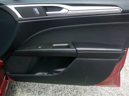 Used 2020 Ford Fusion SE FWD image 20