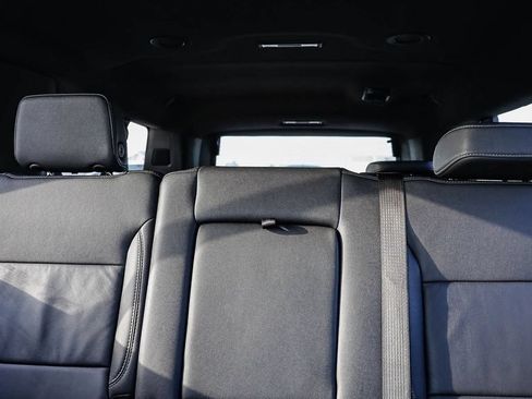 Used 2025 Chevrolet Suburban Z71 AWD/4WD image 27