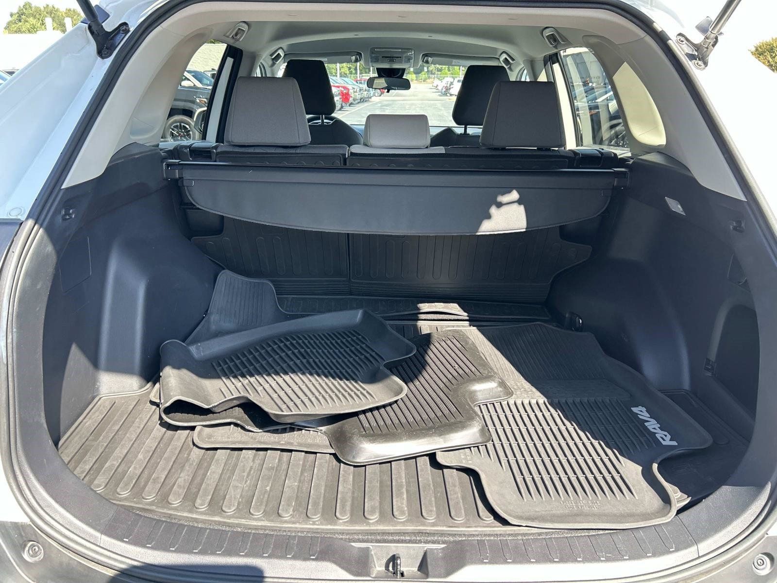 Used 2020 Toyota RAV4 XLE FWD image 9