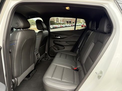 Used 2025 Buick Envista Sport Touring image 26