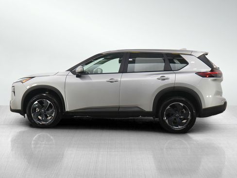 Used 2025 Nissan Rogue SV AWD/4WD image 2