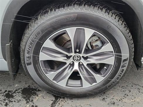 Used 2022 Toyota Highlander XLE image 9