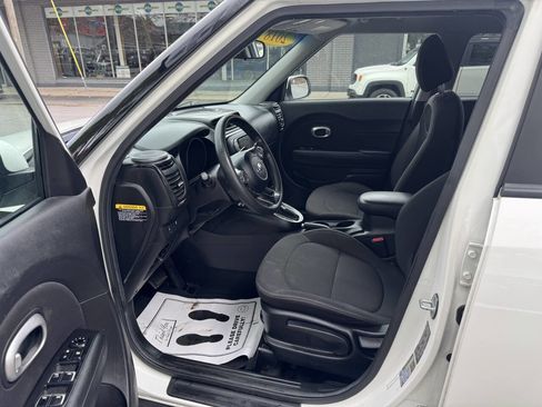 Used 2018 Kia Soul FWD image 7