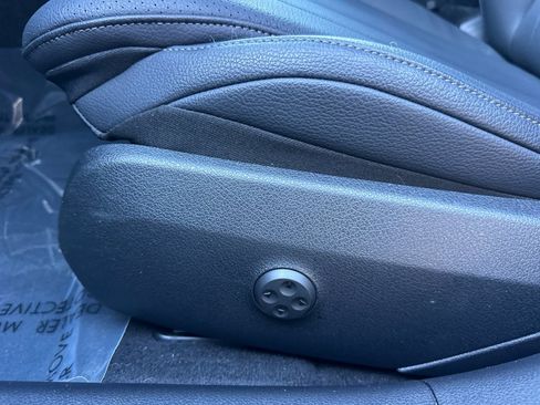 Used 2025 Mercedes-Benz E 350 Sedan image 15