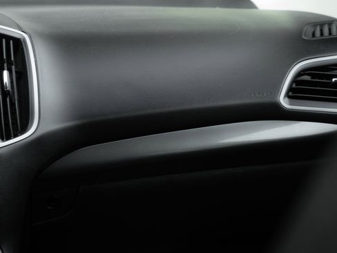 Used 2018 Ford Edge SE image 14