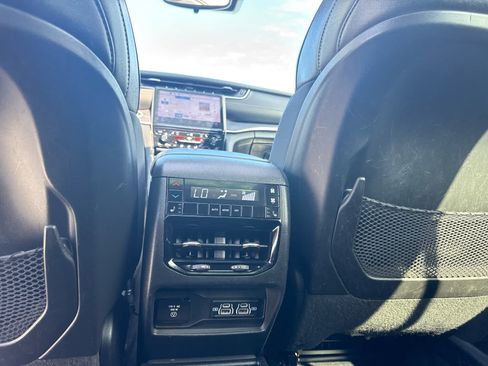 Used 2023 Jeep Grand Cherokee L Limited AWD/4WD image 15