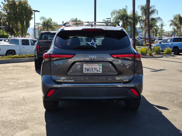 Used 2021 Toyota Highlander XLE FWD image 6
