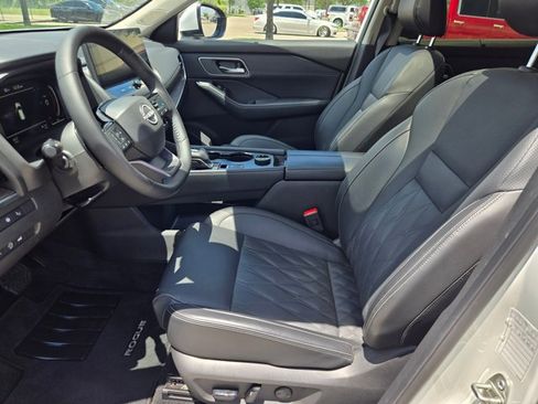 Used 2026 Nissan Rogue Platinum w/ Platinum Premium Package AWD/4WD image 17